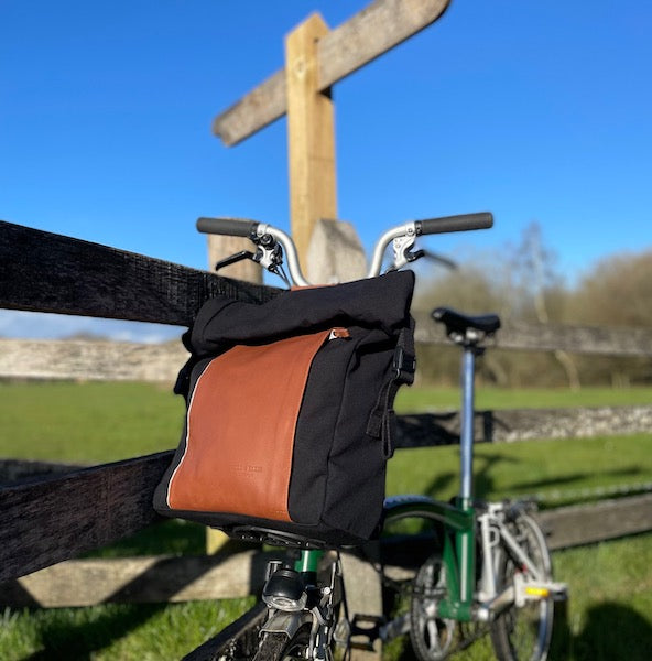 
            
                Load image into Gallery viewer, Brown leather Rucksack for Brompton
            
        