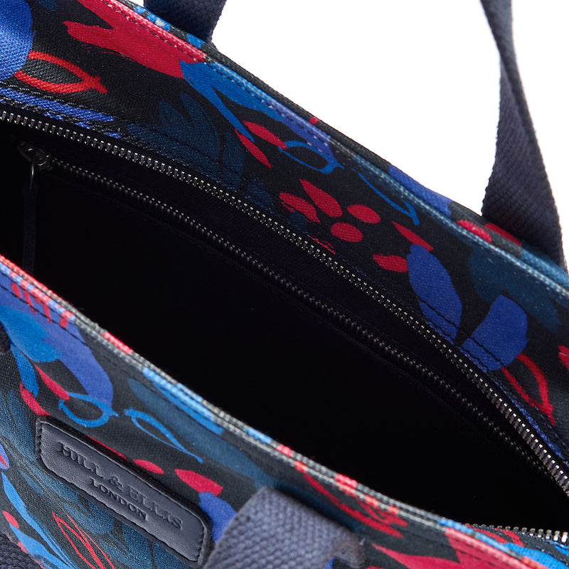 
            
                Load image into Gallery viewer, Hill and Ellis Ada floral print canvas cycling bag inside
            
        
