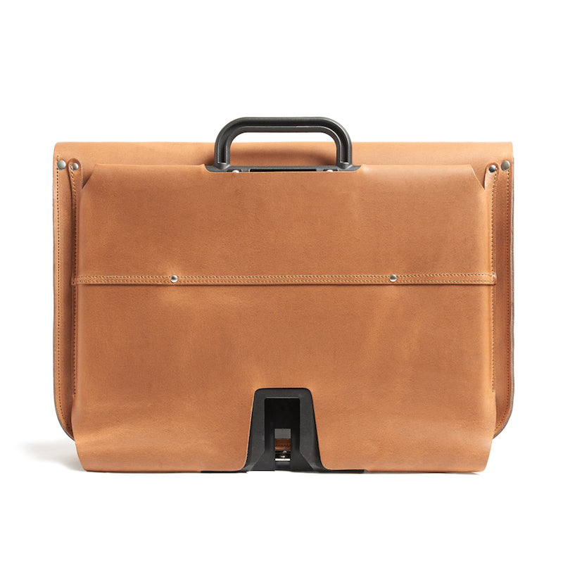 
            
                Load image into Gallery viewer, Tan leather brompton compatible cycle bag back
            
        